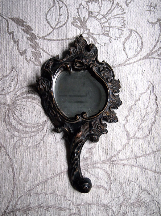 古い装飾的な手鏡