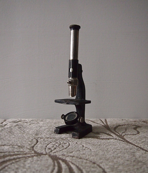 古い顕微鏡