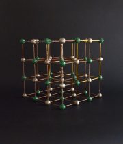 大きな分子模型