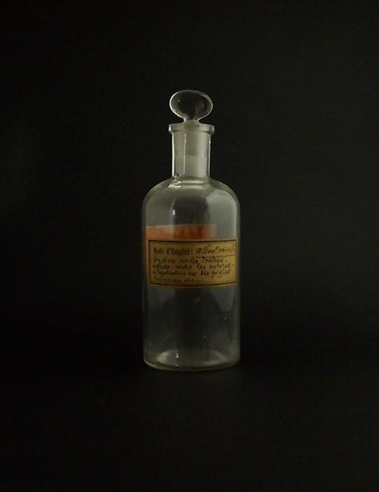 古い薬瓶　AlLCOOL CAMPHRÉ