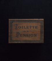木箱　 Toilette de Pension