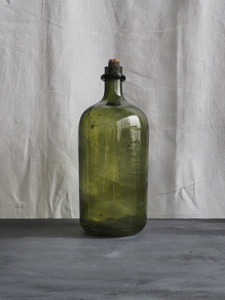 グリーンのガラス瓶